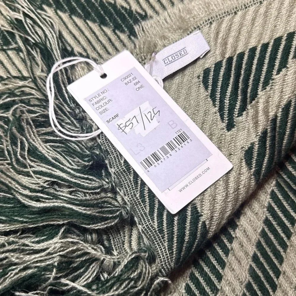 NWT CLOSED Green Abstract 70s Design Brushed Wool Scarf Shawl — One Size